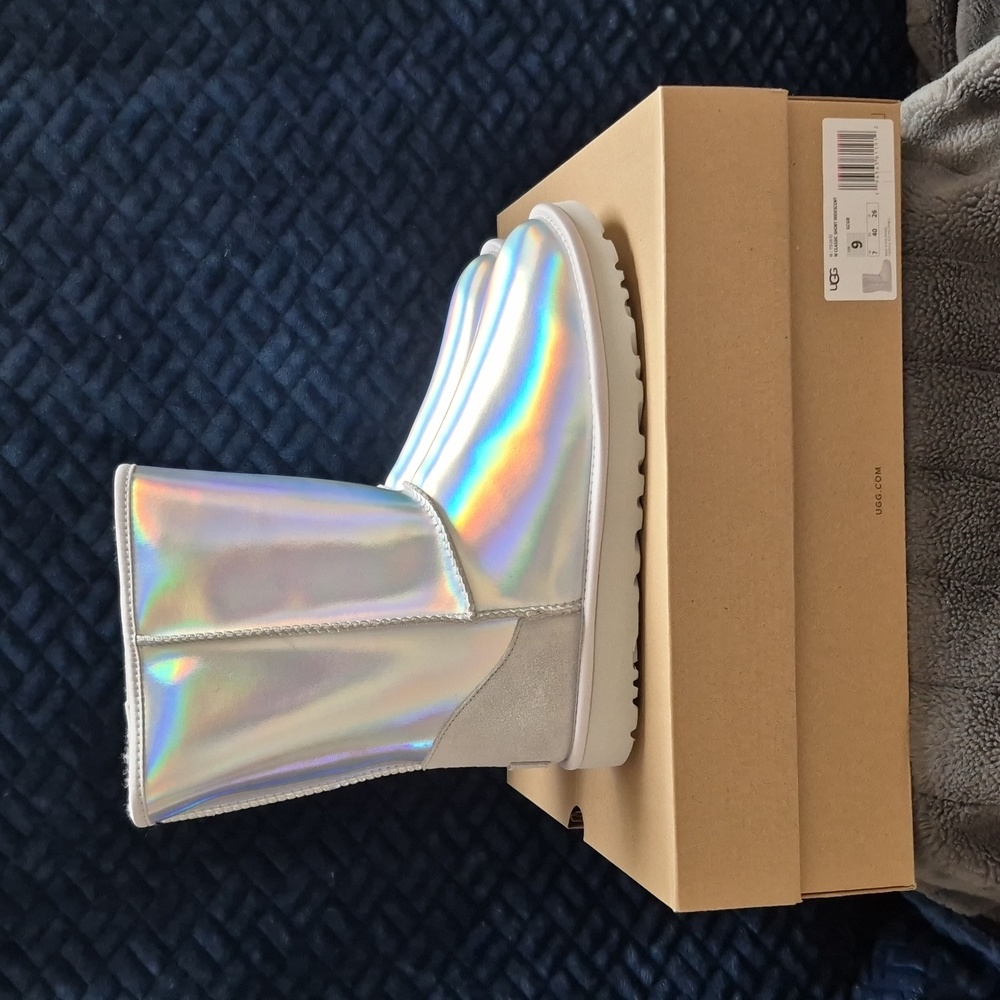 UGG Women's Classic Short Iridescent Gracier Grey Boots Size 9, New With Tags